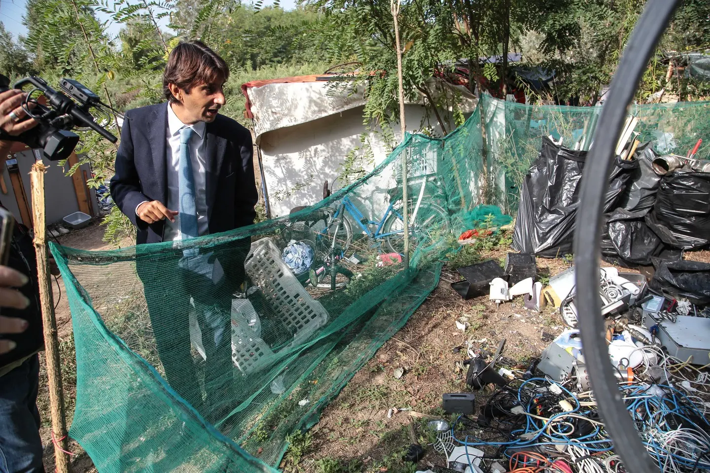 Poderaccio, sopralluogo di Donzelli: "Degrado inaccettabile. Nuova baraccopoli" / VIDEO