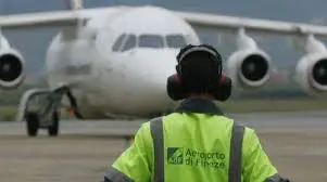 Sciopero e vento, aeroporto nel caos