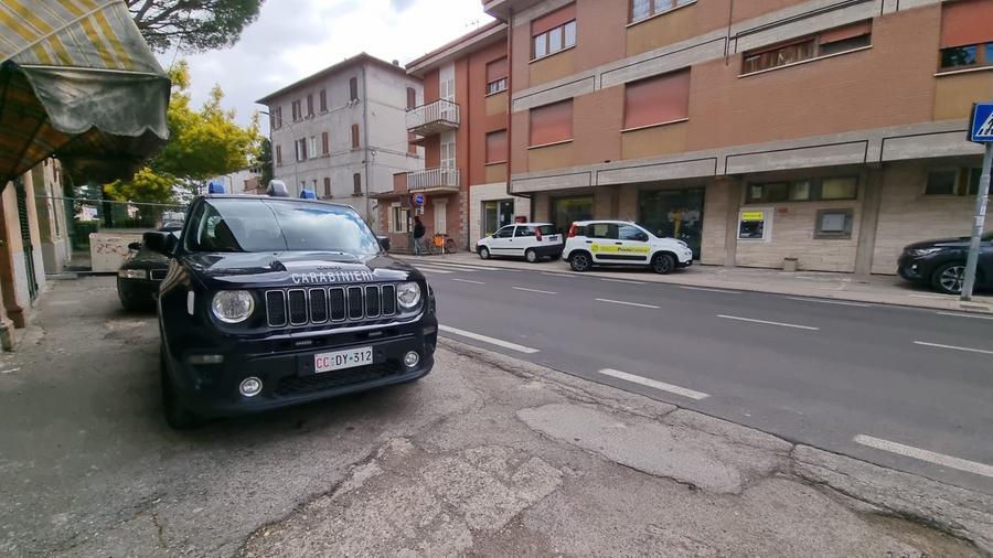 Rapina A Mano Armata Alle Poste Ferito Il Direttore Terrore Tra Gli