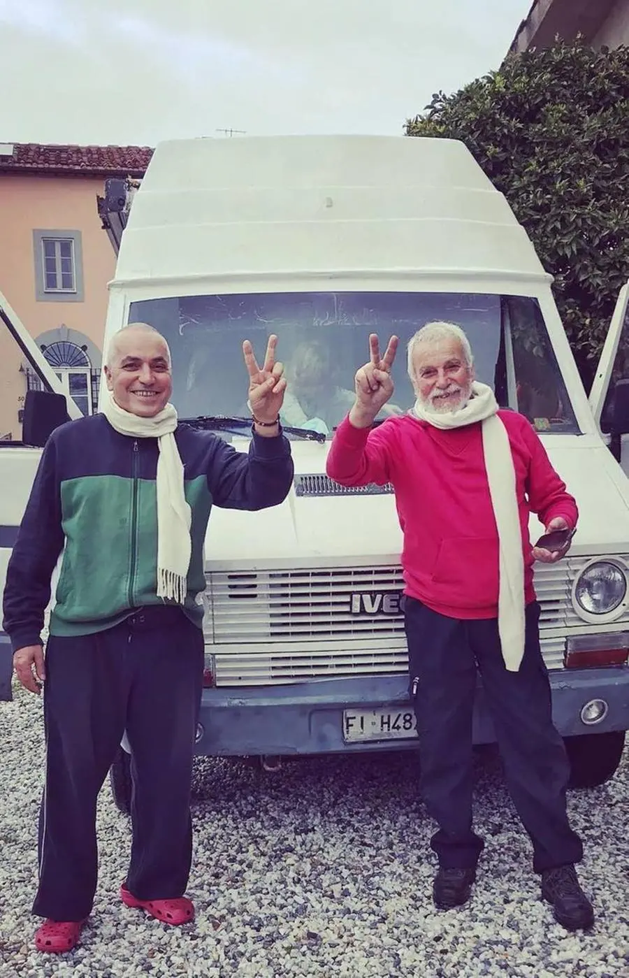 Un camper carico di generosità per l'Ucraina. Il grande cuore di Mario e Antonello