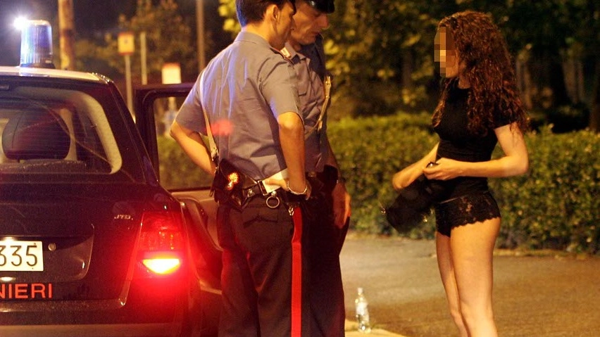 Blitz Anti Prostituzione Sul Litorale Sei Lucciole Multate Dai Carabinieri