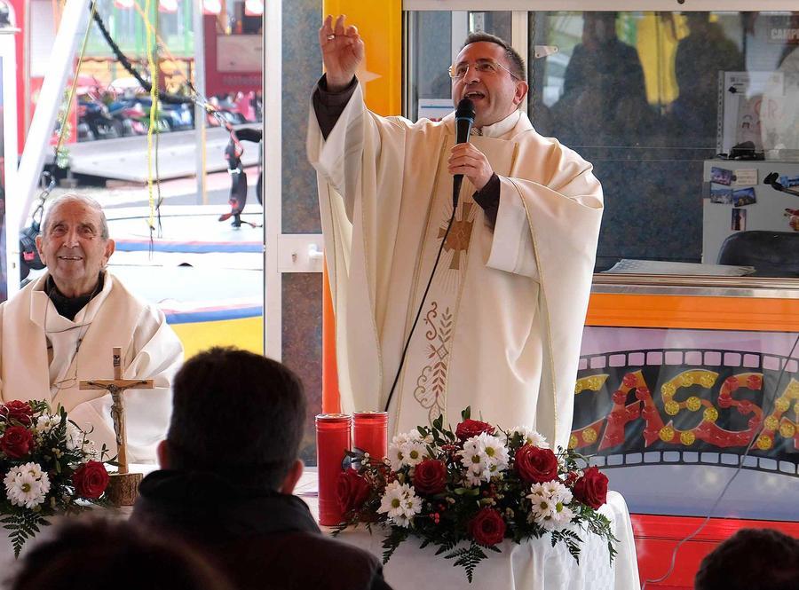 Il Vescovo Celebra La Messa Al Luna Park Presenti Anche Tante Famiglie Ucraine