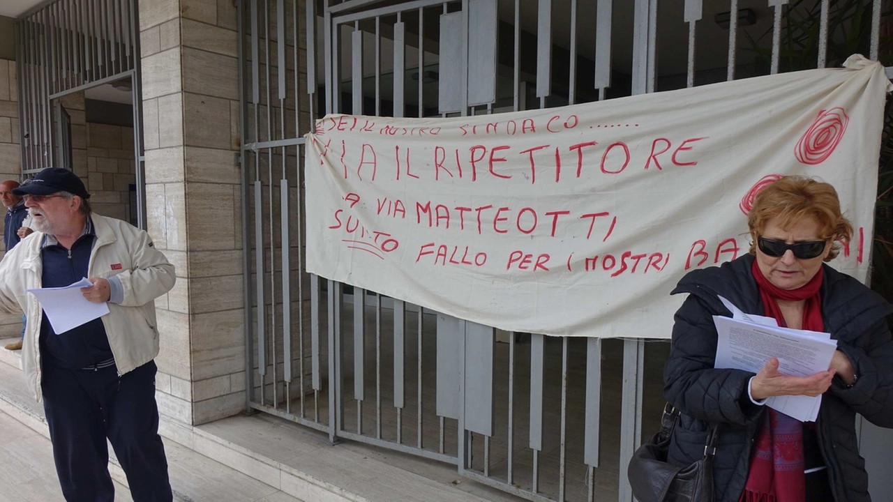 Manifestazione con striscioni del Comitato 