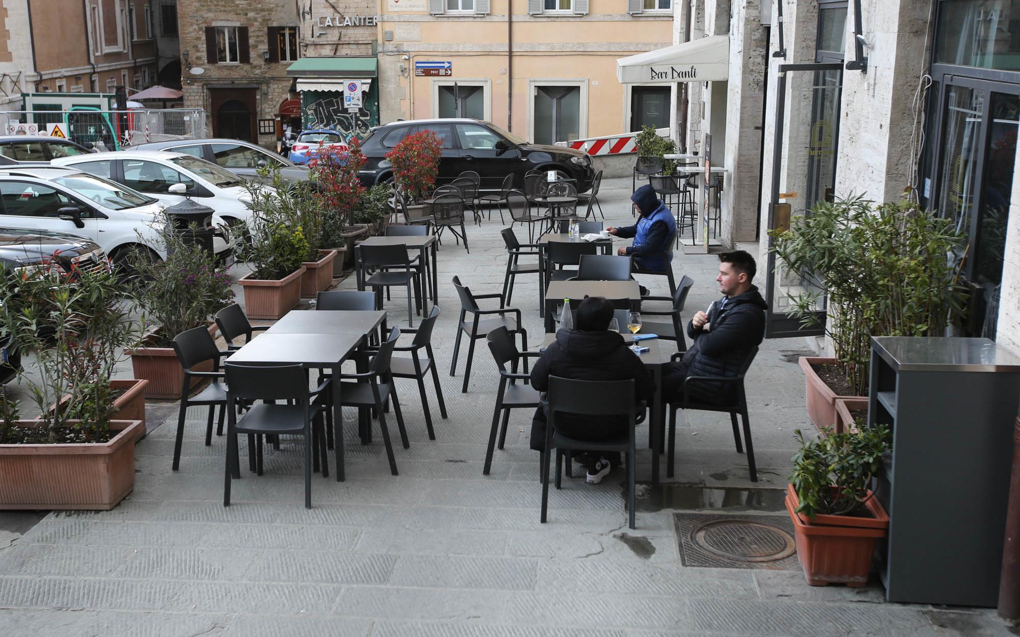 E Con Le Festivit Rispuntano Anche I Tavoli Allaperto