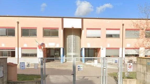 Topo in classe, scuola aperta. Ma pochi alunni sono entrati: Fatta  un'altra sanificazione