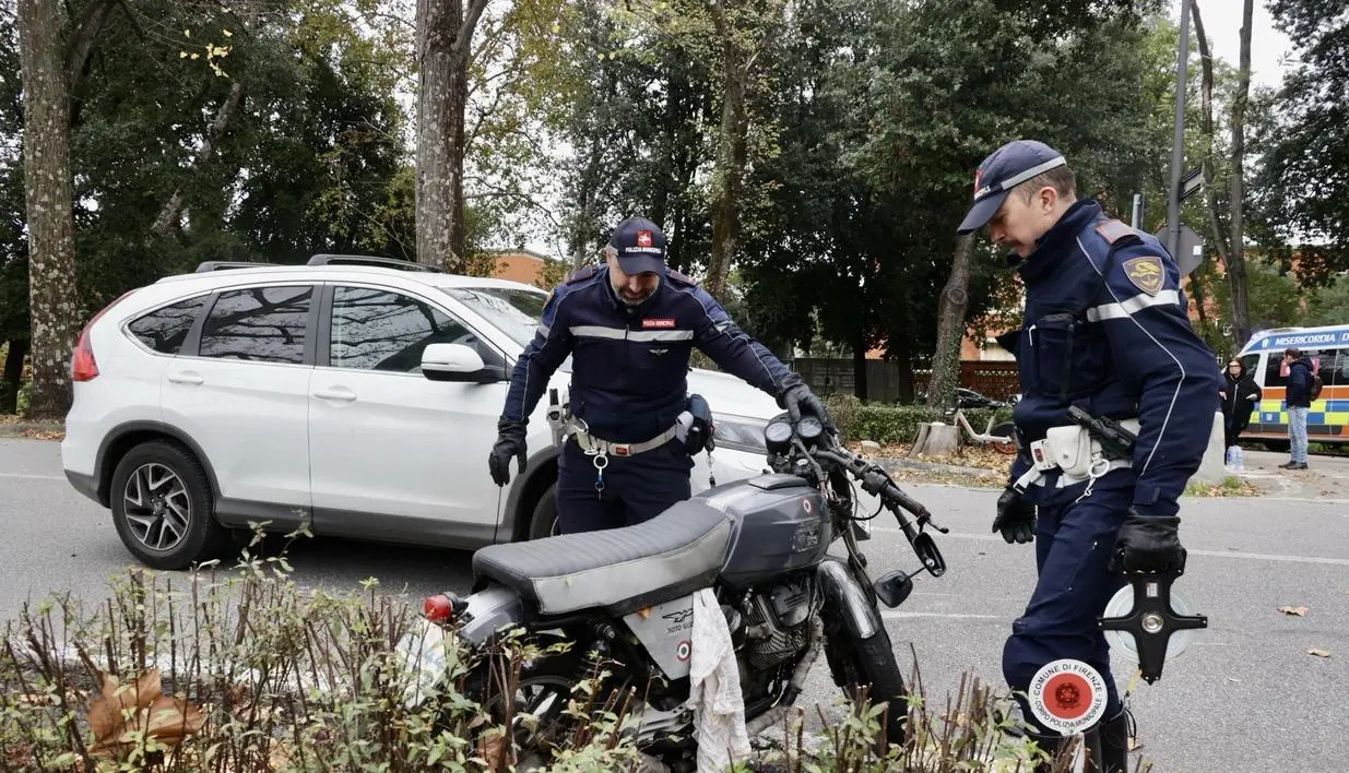 Incidente Alle Cascine. Si Scontra Con Due Auto. Muore In Moto A 47 Anni