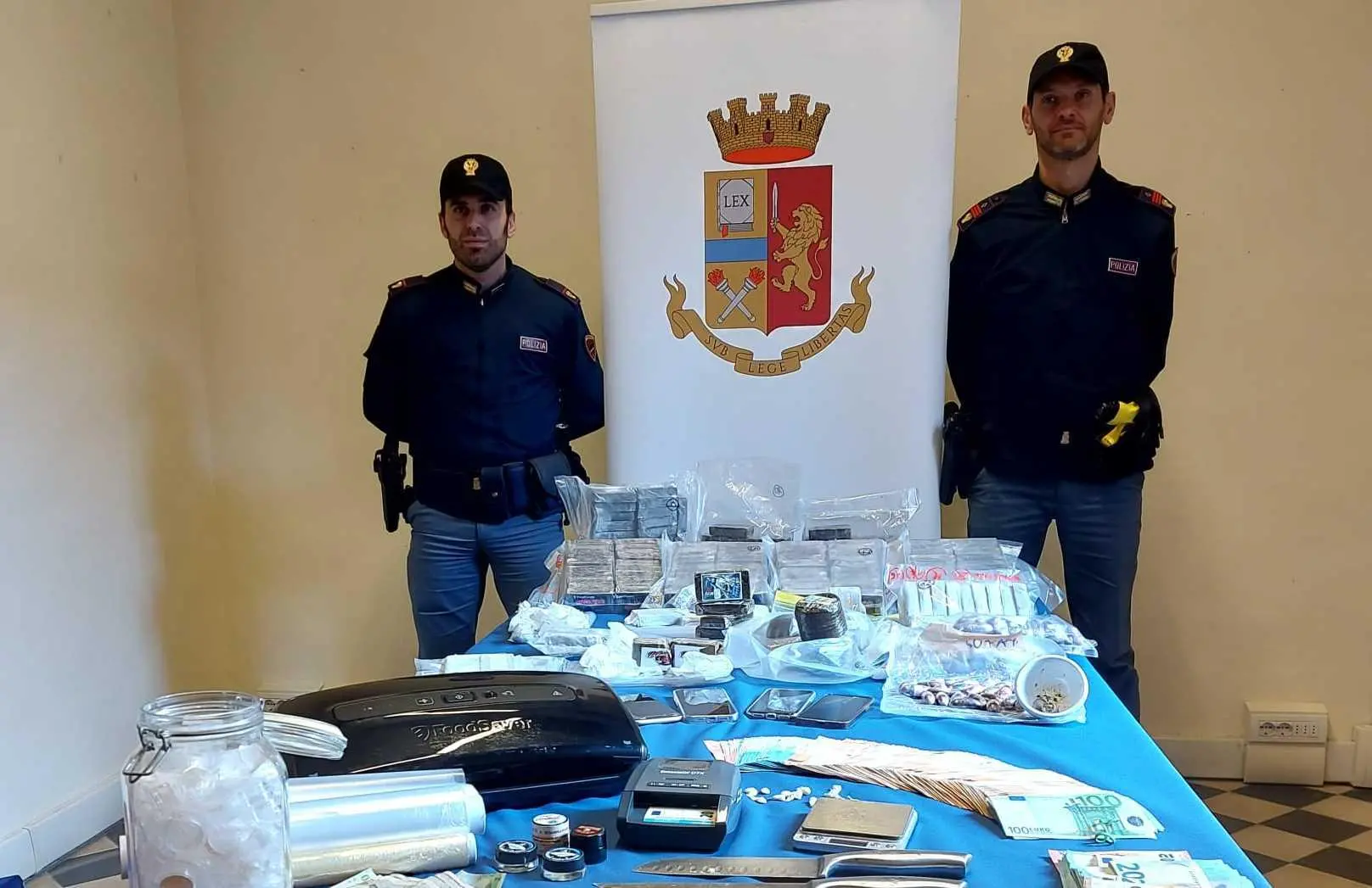 La ’casa’ Dell’hashish Oggi L’interrogatorio Delle Giovani Arrestate ...