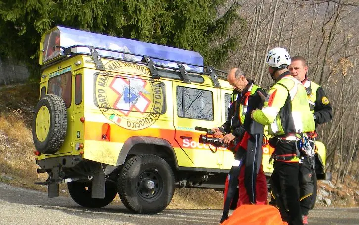 Alpinista scivola per duecento metri: miracolato. Intervento del Sast