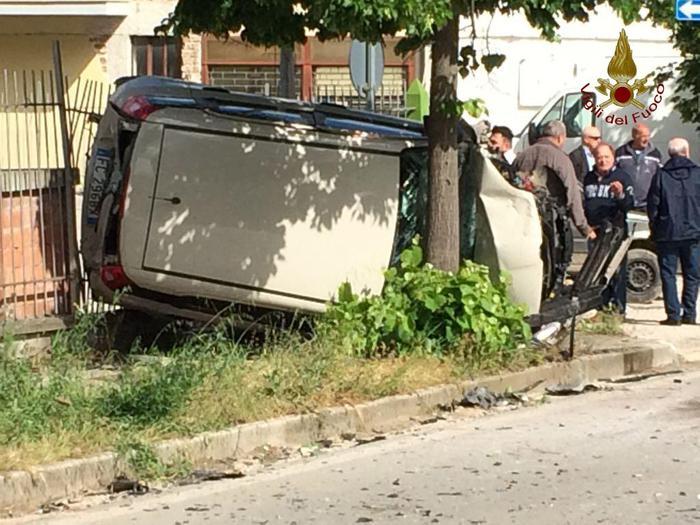 Violento Scontro Tra Due Auto Gravissimo Ragazzo Di Anni