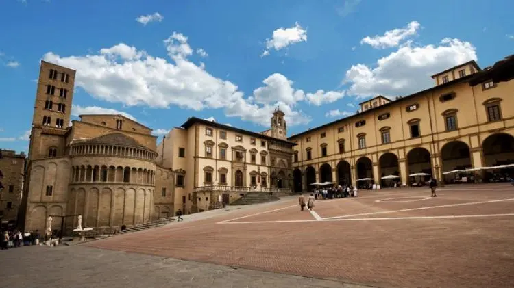 Piazza Grande tra le 10 meraviglie italiane dietro Pisa e Siena