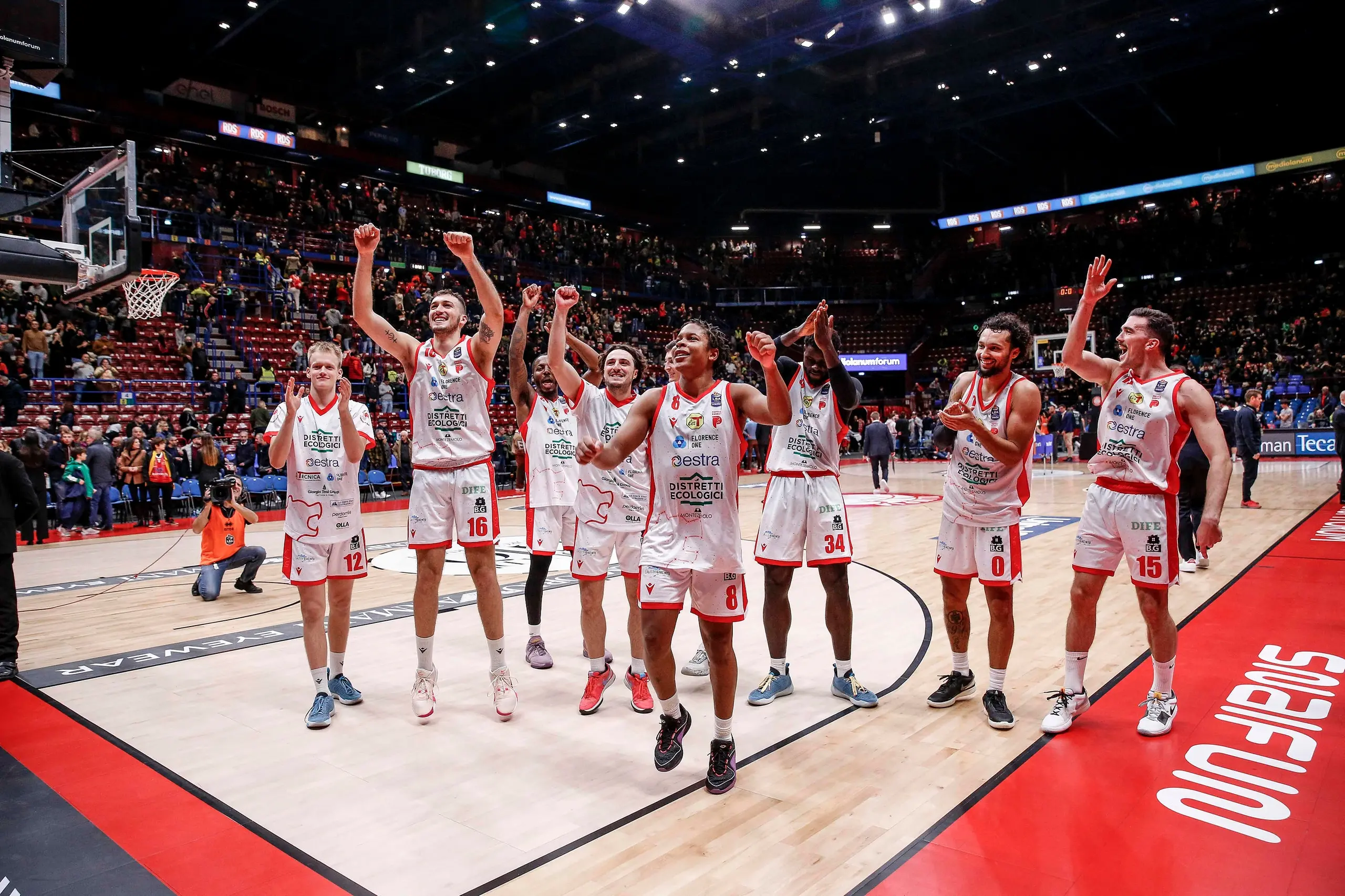 Basquete Italiano Um Campeonato Serial OriOra Pistoia Vs Dolomomecado  Energia Basket Trentino Foto Editorial - Imagem de janeiro, fotografia:  169162686