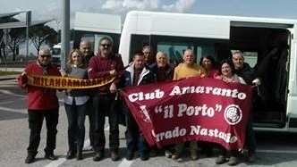 I tifosi del Club Amaranto il Porto l’anno scorso diretti ad Avellino. A sinistra Corrado Nastasio