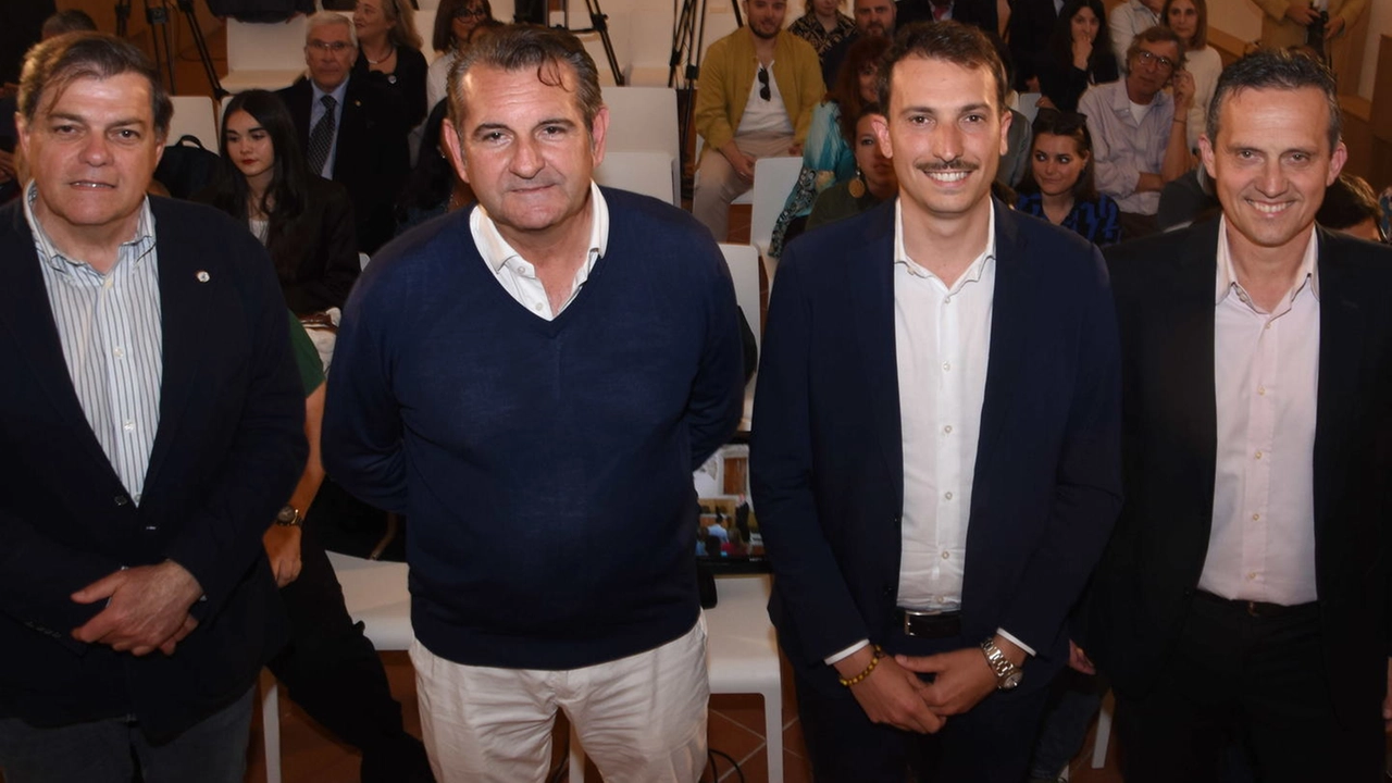 Pietrasanta, quattro per una poltrona da sindaco. In campo 10 liste e 158 candidati: i nomi