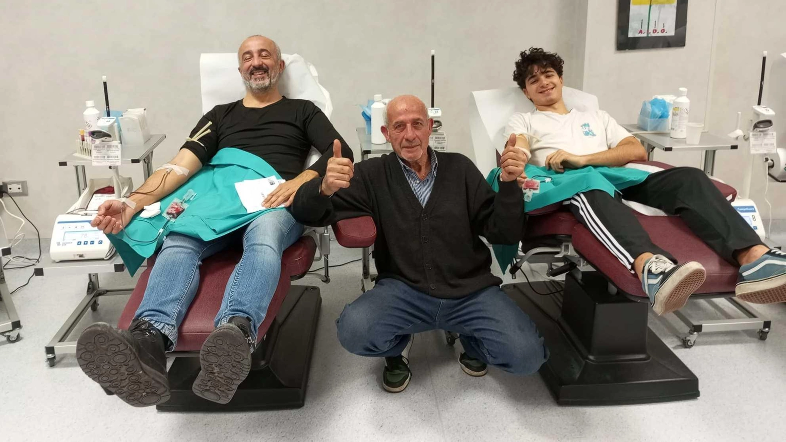 Buon sangue non mente. Dal padre al figlio: è record di donazioni: "Tutto merito di nonno"