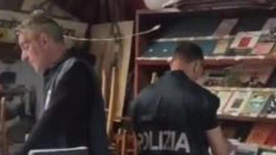 Il blitz della polizia nel circolo insurrezionalista ’Gogliardo Fiaschi’ di Carrara
