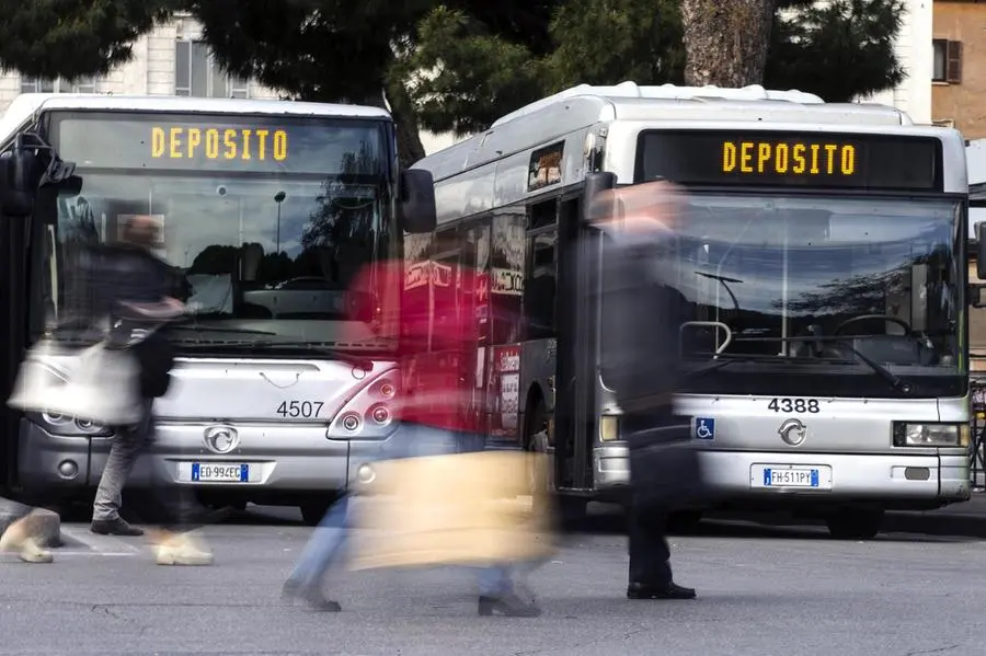 Sciopero 16 dicembre, i trasporti: gli orari dei possibili disagi provincia per provincia