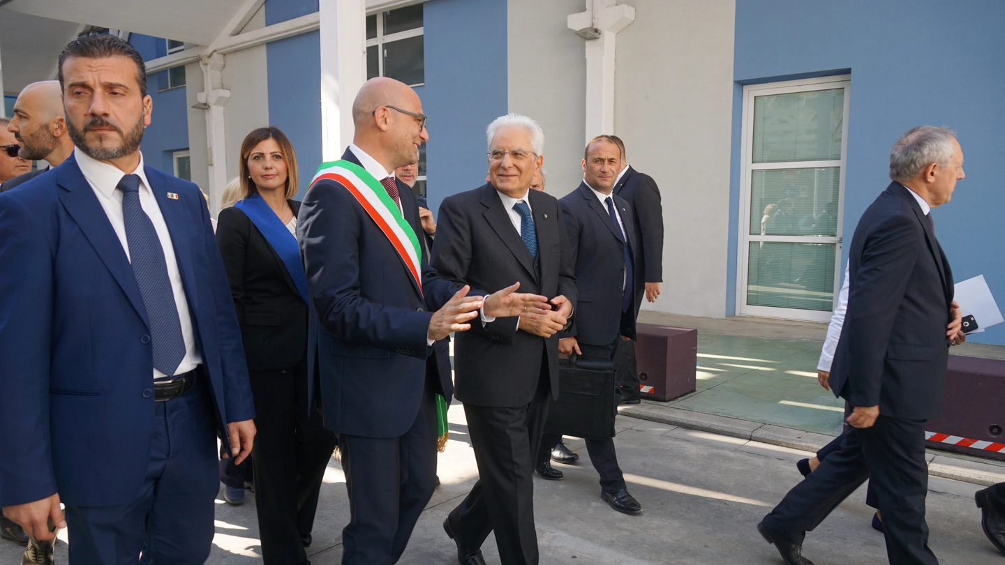 Mattarella con il sindaco di Pontedera Millozzi (Sarah Esposito / Fotocronache Germogli)