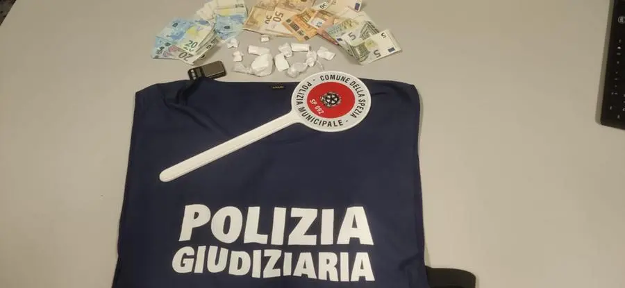 Nei boschi un 'villaggio della droga', in manette un 34enne