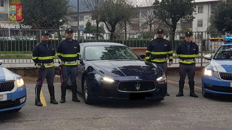 La polizia stradale con la Maserati Ghibli