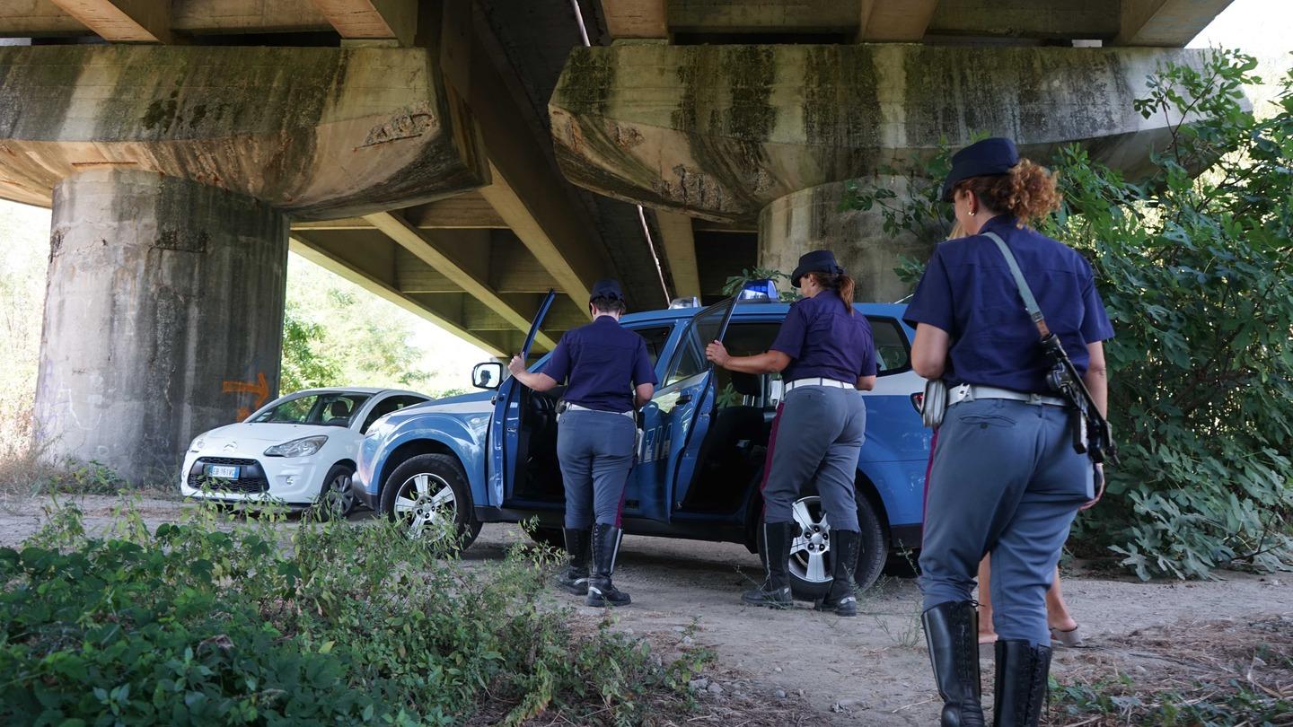 Sassi Dal Cavalcavia: Colpiti Camion E Auto, Si è Rischiata La Tragedia ...