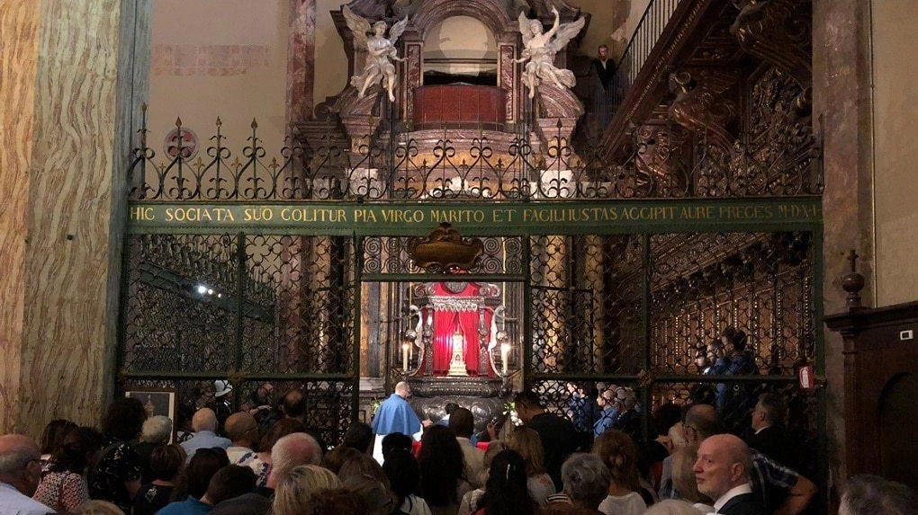 Il "Santo Anello" torna in Cattedrale  Domani e domenica la suggestiva ’calata’