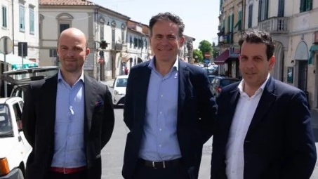 Andrea Bottone (Pisamo) insieme al sindaco Conti e all'assessore Latrofa