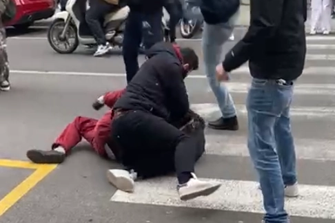 Firenze, studenti aggrediti davanti al Liceo Michelangiolo