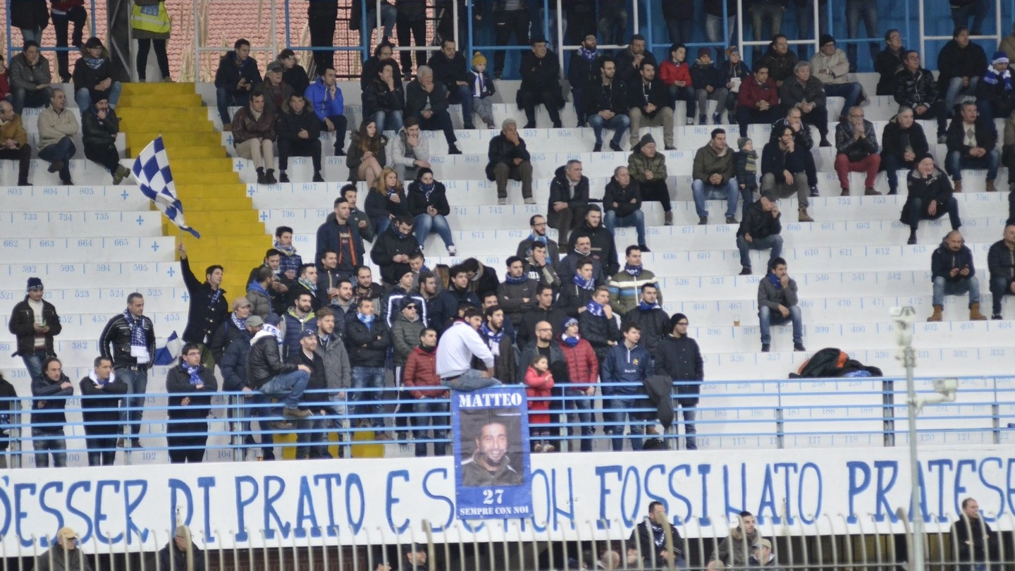 I tifosi del Prato (foto Attalmi)