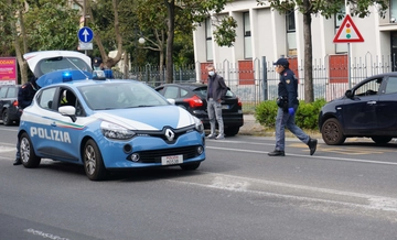 Paura a Firenze. Cascine, pioggia di sassi sui bimbi che uscivano dal Maggio