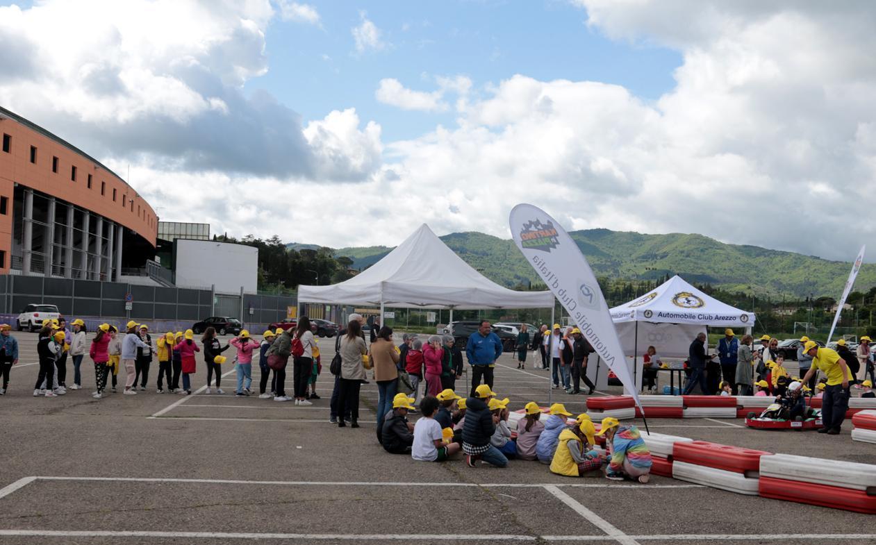 Guidare in sicurezza 400 bambini al Karting in Piazza