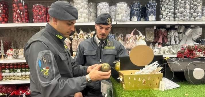 Maxi Sequestro Di Addobbi Natalizi Da Parte Della Guardia Di Finanza