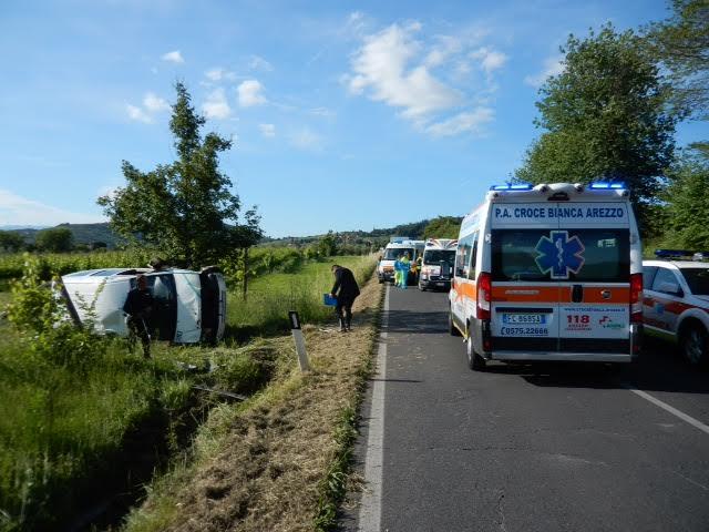 Due disabili incastrati nel pulmino ribaltato incidente dopo Olmo