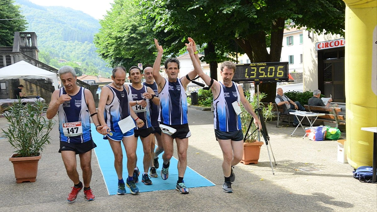 Gli amici del Gs Chiesanuova ricordano l'amico scomparso (foto Regalami un sorriso onlus)