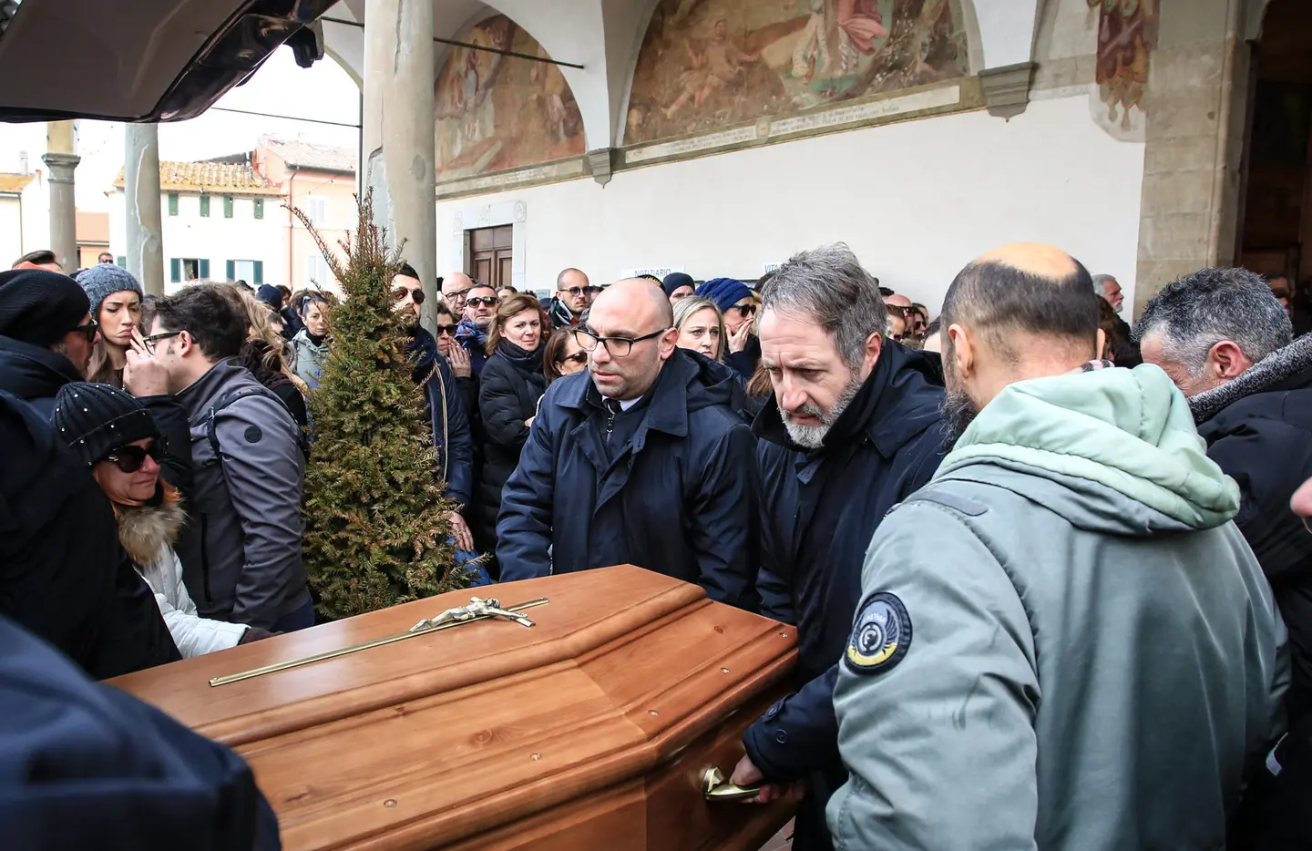 La città si stringe attorno al suo Marco, la lettera: "Ci lasci un vuoto immenso" / FOTO