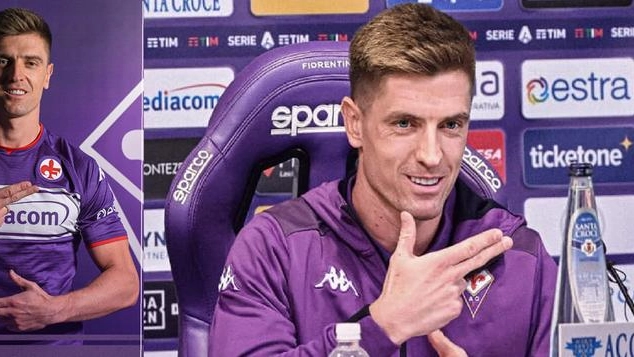 Piatek in maglia viola (Dal sito ufficiale della Fiorentina)