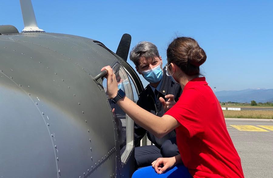 Le giovani aquile dell Aeronautica militare volano su Firenze