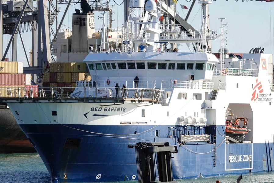 La nave migranti Geo Barents al porto di La Spezia (Foto Frascatore)