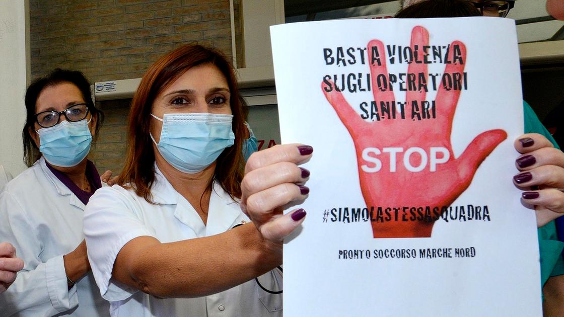 I medici danno l'ultimatum: Tragedia pronto soccorso, siamo pronti a  dimetterci. Nel mirino c'è la Regione