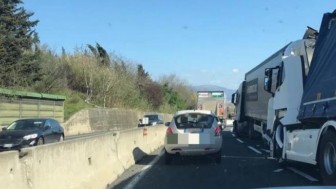 Incidente Stradale In Fi-Pi-Li, Tamponamento A Catena Tra Tir ...