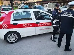 A 90 km col monopattino elettrico, fermato dalla polizia municipale