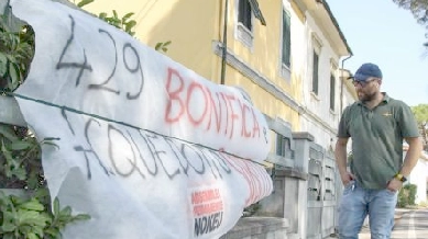 La protesta degli abitanti della Valdelsa dopo la scoperta dei veleni