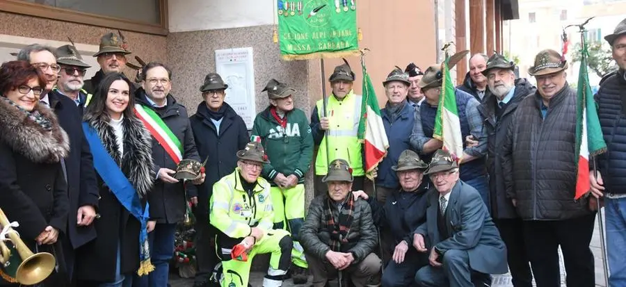 Una lapide ricorda gli alpini caduti