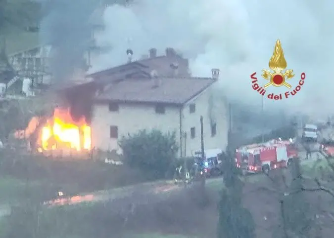 Stia incendio in un abitazione. Gli abitanti usciti illesi