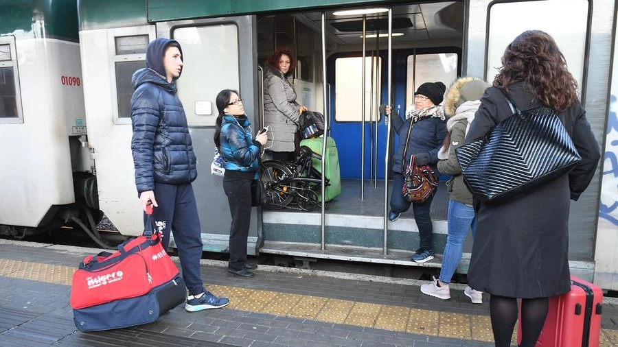 Anno complicato per i pendolari che sfruttano la Direttissima (foto repertorio Ansa)