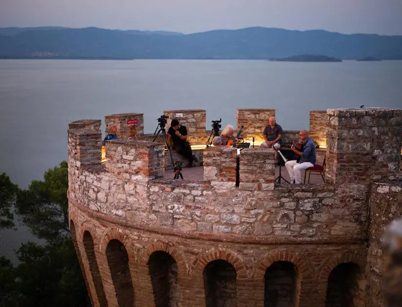 La Rocca del Leone star di Uj con il clarinetto di Mirabassi