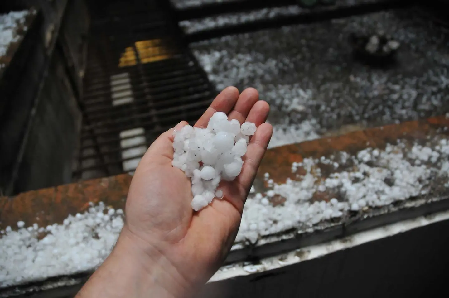 Grandine, come si forma e quali sono le differenze con la neve tonda