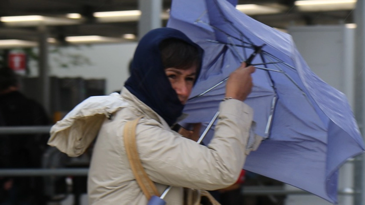 Maltempo, vento forte e pioggia (Foto Newpress)