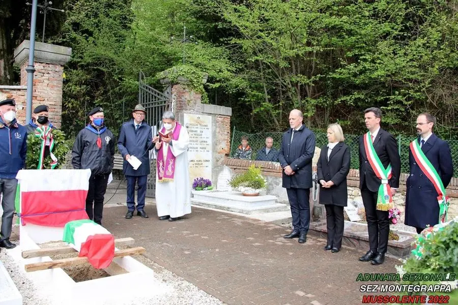 Dimenticato per un secolo in un cimitero, il fante pratese sepolto con tutti gli onori