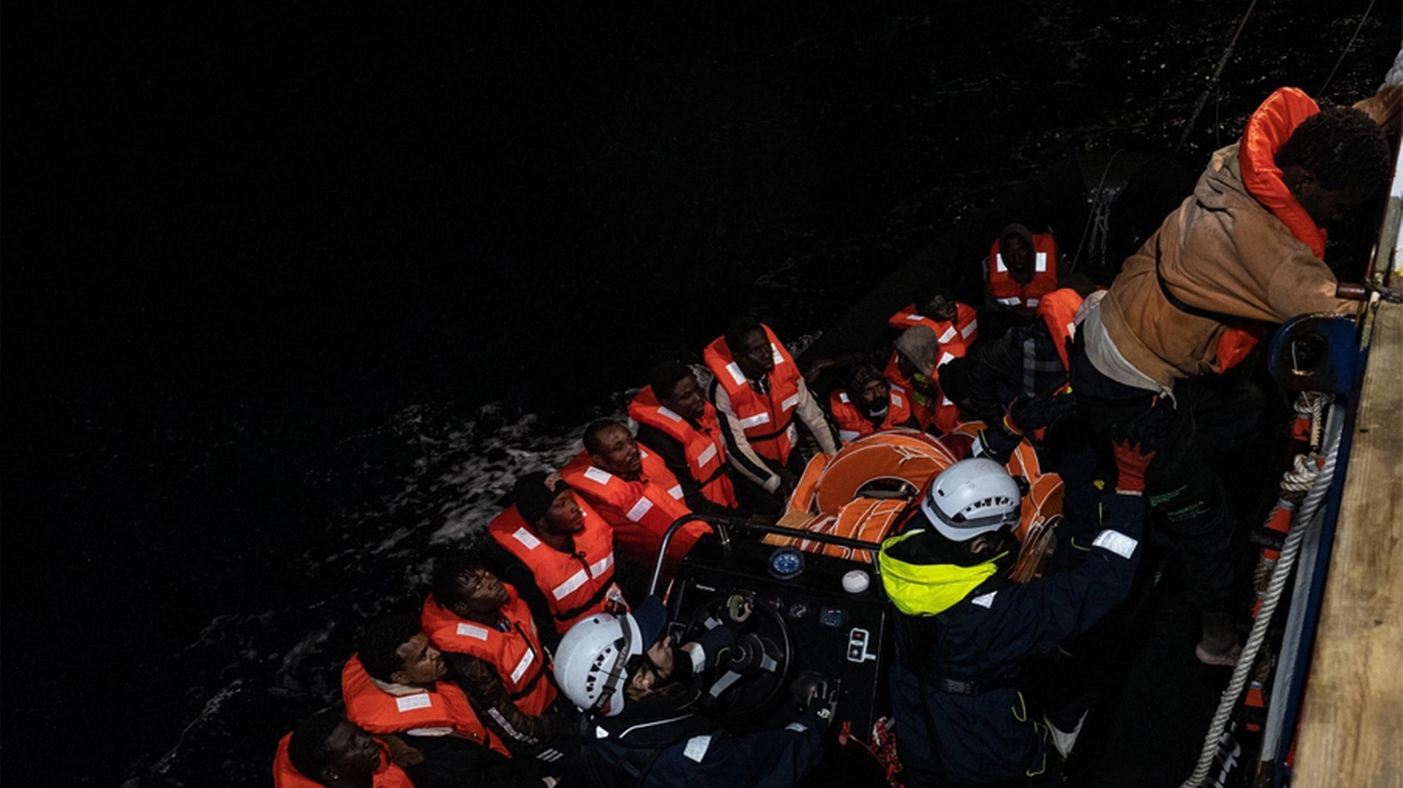 Natale sulla Sea Watch per 118 migranti, soccorsi in 2 interventi