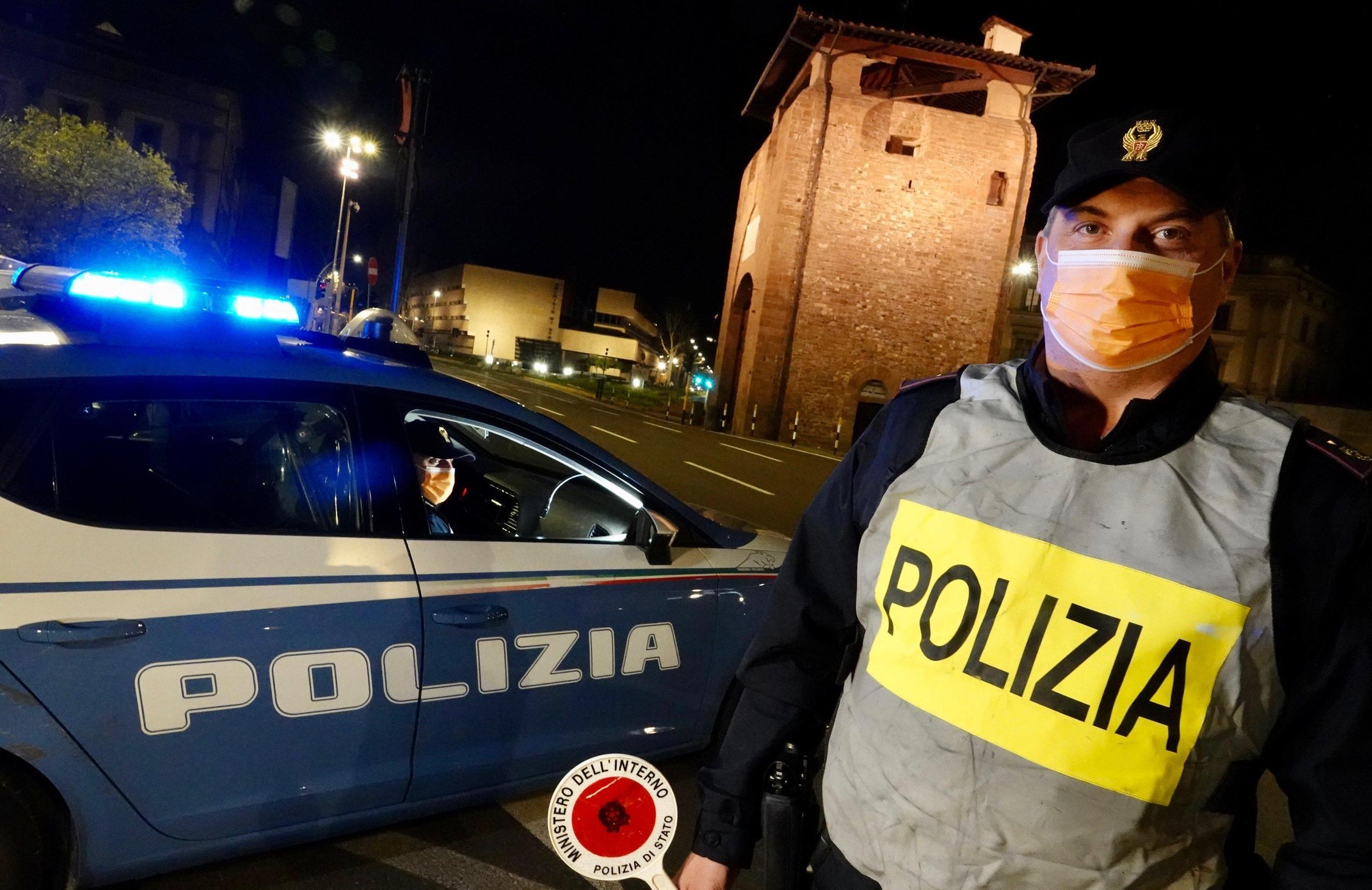 Tocca Il ‘lato B’ A Una Minorenne Fidanzato Reagisce, Arriva La Polizia